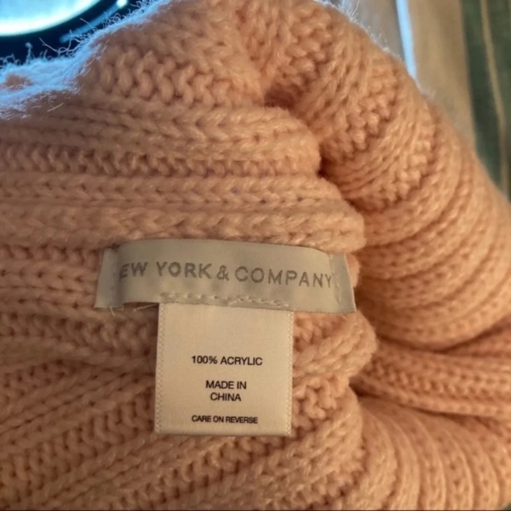 NWT New York and company NY &co pink beanie hat Pom Pom hat